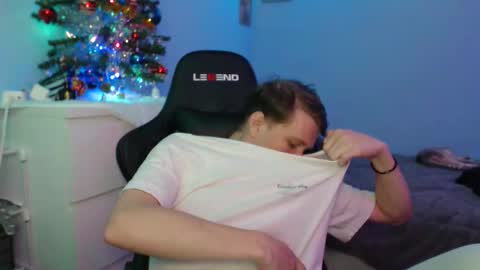 Snapshot of creedsweetie chatting on 20, 12, 2025 CAT online show from 20, 12, 2025