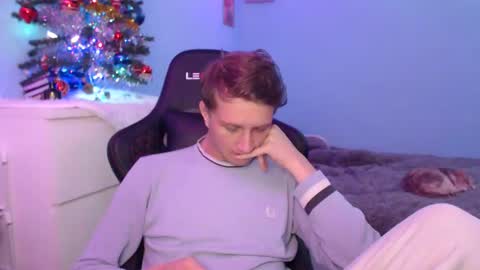 Snapshot of creedsweetie chatting on 21, 12, 2025 CAT online show from 21, 12, 2025