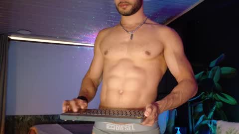 Snapshot of crhistian1_ chatting on 10, 9, 2025 CRHISTIAN online show from 10, 9, 2025