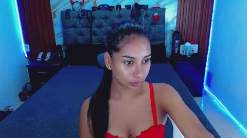 CRISANDMERY online show from 9, 3, 2026