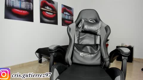 Snapshot of crisgutierrez chatting on 3, 10, 2025 Cris Gutierrez online show from 3, 10, 2025