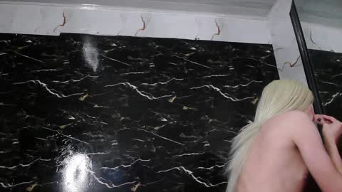 crislingery_doll online show from 25, 1, 2025