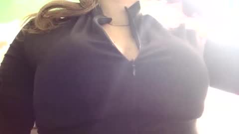 Snapshot of crisshantall chatting on 1, 8, 2026 crisshantall online show from 1, 8, 2026