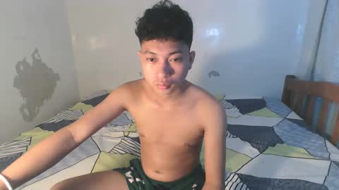 Snapshot of cristal1xox chatting on 19, 11, 2025 cristal1xox online show from 19, 11, 2025