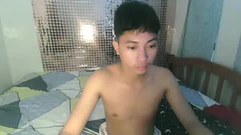 Snapshot of cristal1xox chatting on 23, 11, 2025 cristal1xox online show from 23, 11, 2025