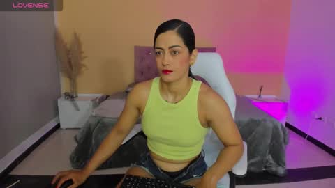 Snapshot of cristal_crossfit chatting on 7, 10, 2025 Cristal online show from 7, 10, 2025