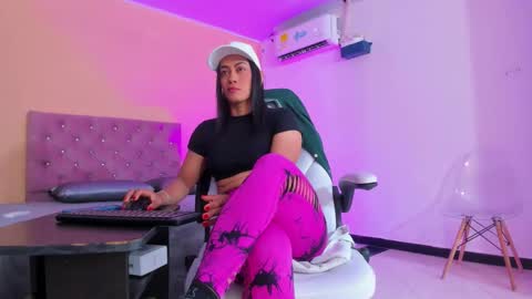 Snapshot of cristal_crossfit chatting on 12, 10, 2025 Cristal online show from 12, 10, 2025