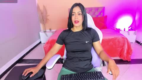 Snapshot of cristal_crossfit chatting on 19, 11, 2025 Cristal online show from 19, 11, 2025