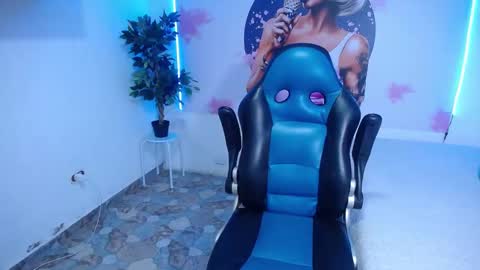 Milena online show from 28, 2, 2025