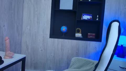 CRISTAL  VIOLETA online show from 6, 1, 2026