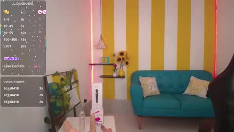 Snapshot of cristal_war chatting on 4, 10, 2025 Cristal online show from 4, 10, 2025