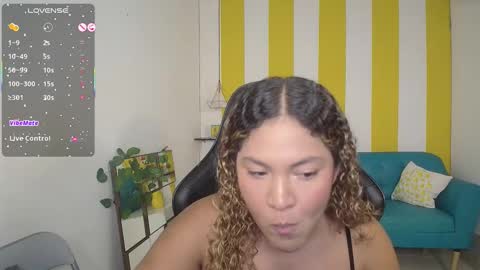 Snapshot of cristal_war chatting on 14, 10, 2025 Cristal online show from 14, 10, 2025