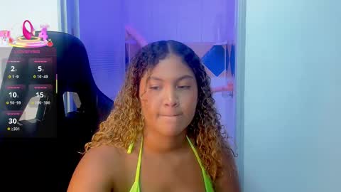 Snapshot of cristal_war chatting on 8, 11, 2025 Cristal online show from 8, 11, 2025