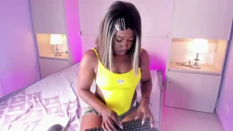 cristalbennet online show from 11, 6, 2026