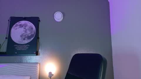 Snapshot of cristalcornner_ chatting on 19, 9, 2025 Nicole Connection time 220pm-910pmCol online show from 19, 9, 2025