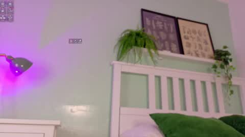 Snapshot of cristalcornner_ chatting on 26, 9, 2025 Nicole Connection time 220pm-910pmCol online show from 26, 9, 2025