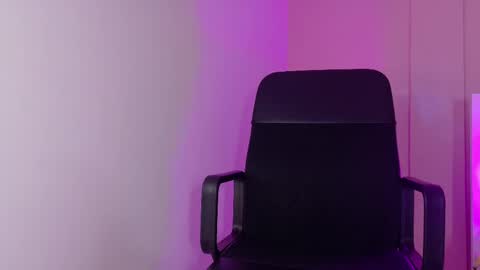 Snapshot of cristalcornner_ chatting on 17, 10, 2025 Nicole Connection time 220pm-910pmCol online show from 17, 10, 2025