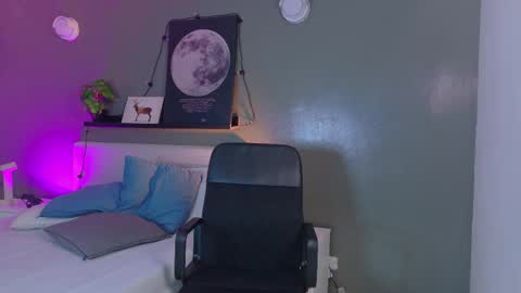 Snapshot of cristalcornner_ chatting on 13, 11, 2025 Nicole Connection time 220pm-910pmCol online show from 13, 11, 2025