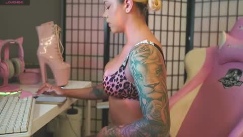 Laura online show from 3, 12, 2025