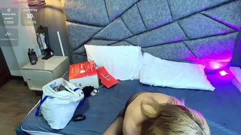 CRISTAL MILF online show from 17, 12, 2024