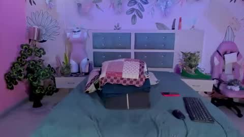 Snapshot of cristhy_huge_cockts chatting on 6, 10, 2025 cristhy_huge_cockts online show from 6, 10, 2025