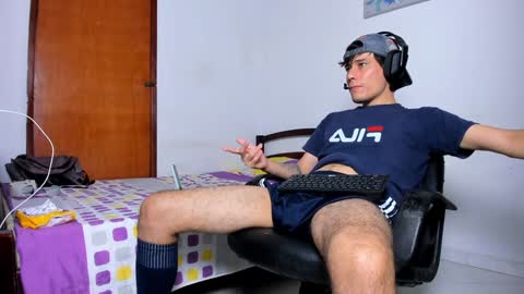 Snapshot of cristian_ortiz_1 chatting on 27, 12, 2024 Cristian online show from 27, 12, 2024