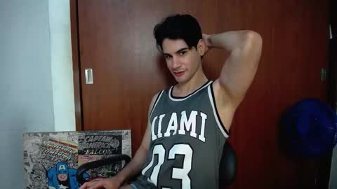 Snapshot of cristopher_vega182 chatting on 28, 11, 2025 cristopher online show from 28, 11, 2025