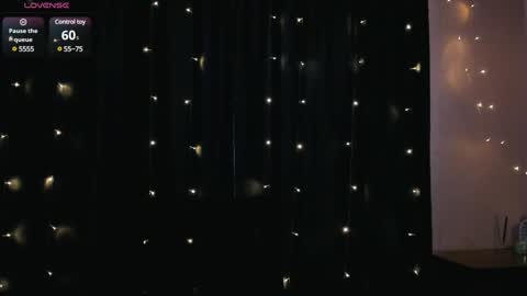 Snapshot of cross_the_line chatting on 15, 1, 2025 xx Amina xx online show from 15, 1, 2025