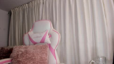 Snapshot of crystal_foster chatting on 15, 2, 2026 angie online show from 15, 2, 2026