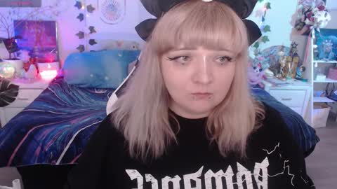 Snapshot of crystal_galaxy chatting on 8, 9, 2025 online show from 8, 9, 2025