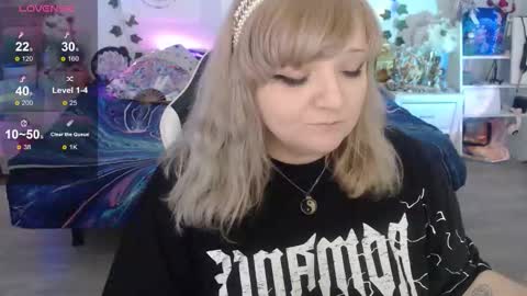 Snapshot of crystal_galaxy chatting on 3, 11, 2025 online show from 3, 11, 2025