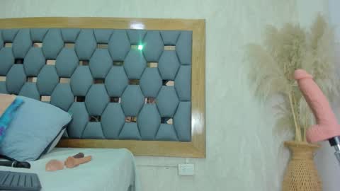 crystal_sm online show from 5, 12, 2025