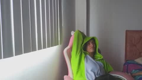 Snapshot of crystal_starx chatting on 16, 10, 2025 Crystal Blaze online show from 16, 10, 2025