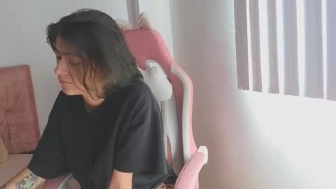 Snapshot of crystal_starx chatting on 21, 11, 2025 Crystal Blaze online show from 21, 11, 2025