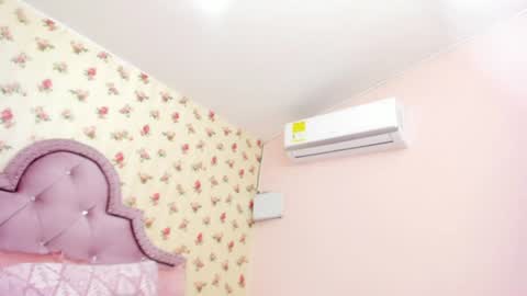 Snapshot of crystal_watson0 chatting on 4, 8, 2026 Milf Latina online show from 4, 8, 2026