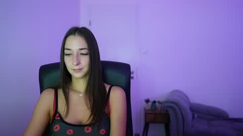 Snapshot of crystalbrunette18 chatting on 15, 6, 2026 Crystalbrunette18 online show from 15, 6, 2026