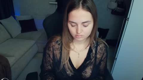 Snapshot of crystalemily chatting on 28, 11, 2025 crystalemily online show from 28, 11, 2025