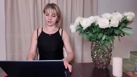 Snapshot of crystalfever_ chatting on 6, 8, 2026 Mary online show from 6, 8, 2026