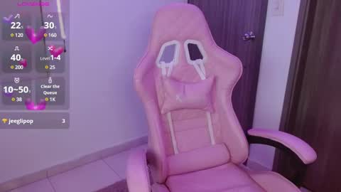 Snapshot of crystalitesq chatting on 17, 2, 2025 Olivia online show from 17, 2, 2025