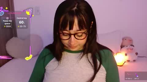 Snapshot of crystalitesq chatting on 23, 10, 2025 Olivia online show from 23, 10, 2025