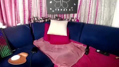 crystaljes online show from 1, 4, 2026