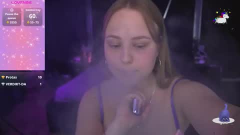 crystallpaws_ online show from 18, 9, 2025