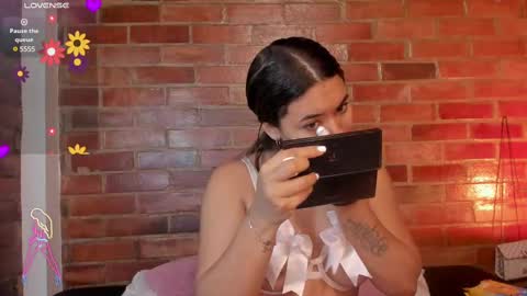 Snapshot of crystalvazquez chatting on 4, 3, 2025 Soy Crystal online show from 4, 3, 2025