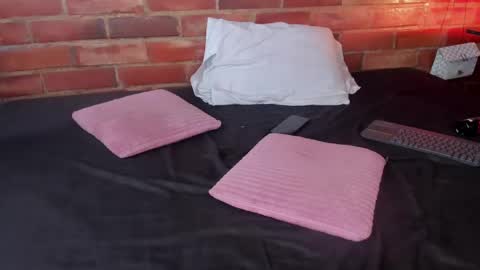 Snapshot of crystalvazquez chatting on 4, 3, 2025 Soy Crystal online show from 4, 3, 2025