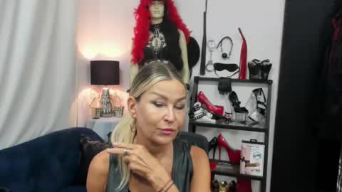 CrystalHotty online show from 10, 9, 2025