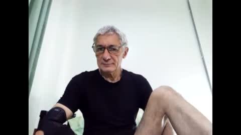 Snapshot of cucaio18 chatting on 18, 2, 2025 BIG UNCUT HARD COCK online show from 18, 2, 2025