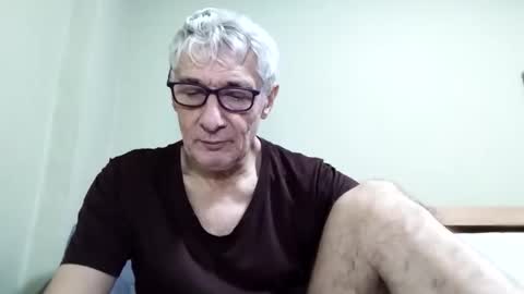 Snapshot of cucaio18 chatting on 26, 11, 2025 BIG UNCUT HARD COCK online show from 26, 11, 2025