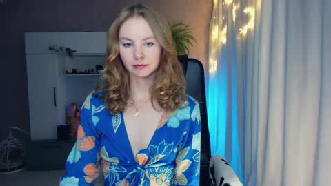 Snapshot of cuddle_kitten chatting on 18, 12, 2024 Alexia online show from 18, 12, 2024