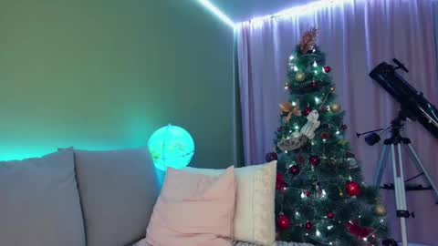 Snapshot of cuddle_kitten chatting on 1, 1, 2025 Alexia online show from 1, 1, 2025