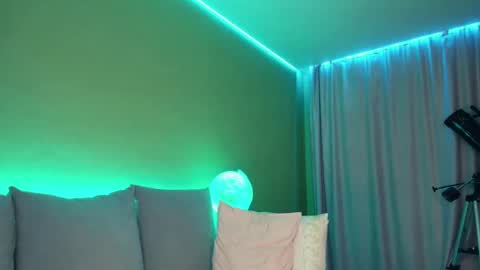 Snapshot of cuddle_kitten chatting on 12, 1, 2025 Alexia online show from 12, 1, 2025